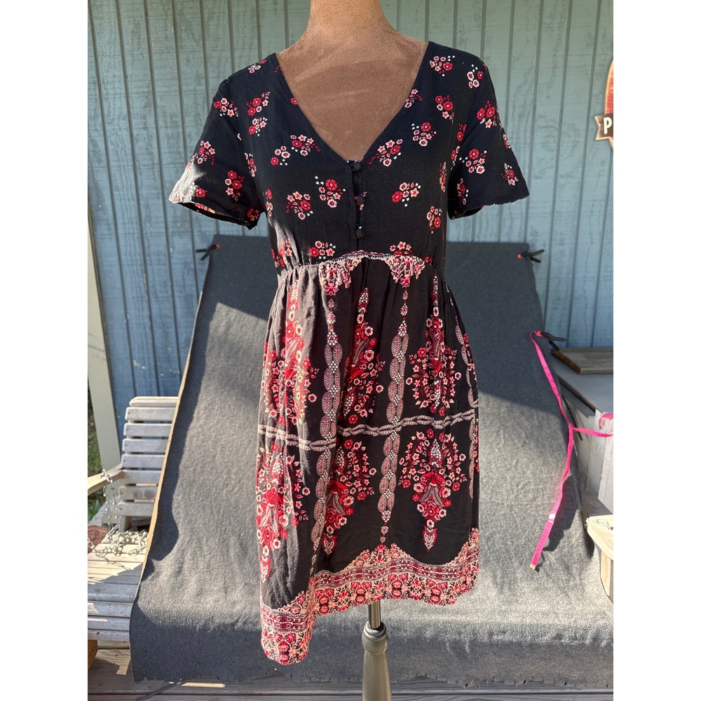 Aeropostale Womens XS Black Red Floral Paisley V-Neck Empire Waist Mini Dress